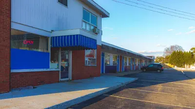 a car parked in front of a brick building at Red Horse Motel Dayton Moraine in Dayton
