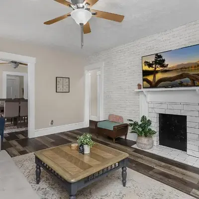 Chic 2BR near DT