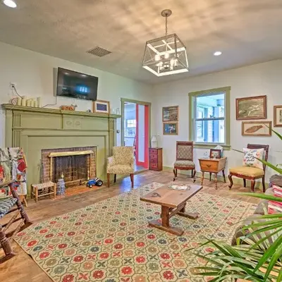 Renovated KY Farmhouse Retreat with Pasture Views!
