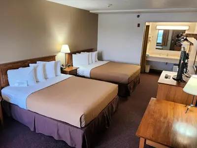 a hotel room with two beds and a mirror at Berlin Heritage Inn in Berlin