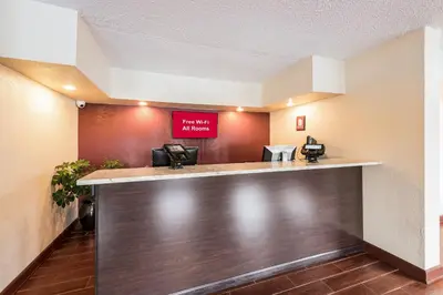 a bar in a hotel lobby with a waiting room at Red Roof Inn Marion, IN in Marion