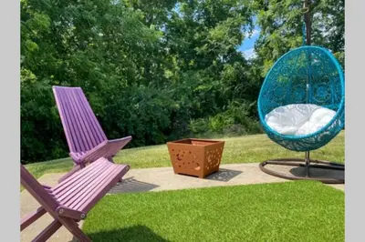 a chair and a swing in a yard at Bailee's House in Monroe in Monroe