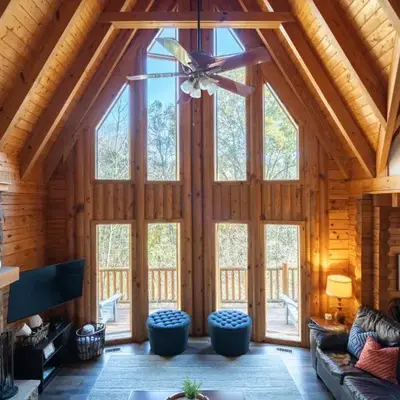 Creekwood Chalet - Hocking Hills with Hot Tub and Near Hiking