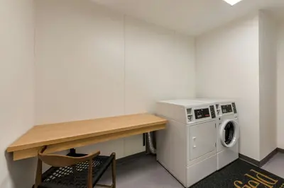 a laundry room with a washing machine and a table at Fairfield by Marriott Inn & Suites Columbus Canal Winchester in Canal Winchester