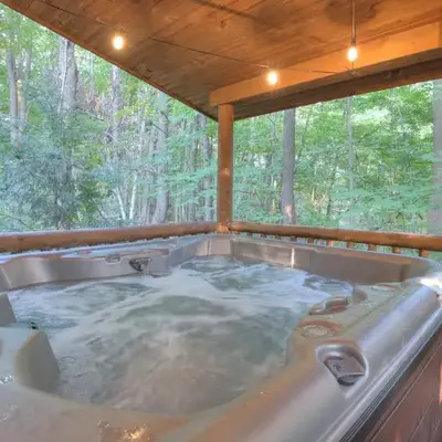 Apple Blossom Cabin by Amish Country Lodging