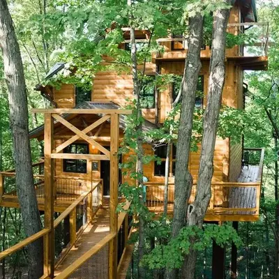 Treehouse #3 by Amish Country Lodging