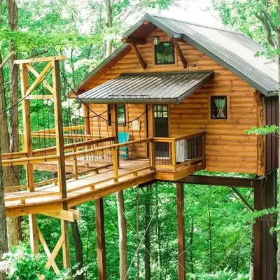 Treehouse #6 by Amish Country Lodging