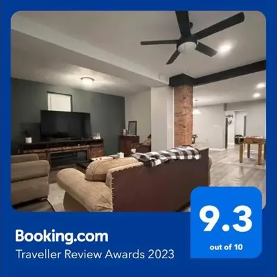 **Stylish Pet Friendly 3 Bedroom House**