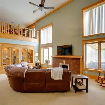 Spacious McArthur Home Private Hot Tub and Pond!