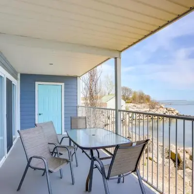 Cozy Lakefront Middle Bass Retreat with Balcony