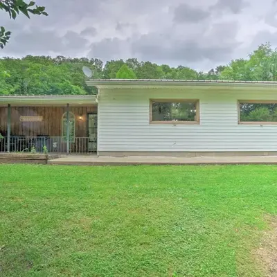 Quaint Zanesville Home with Game Room and Yard!