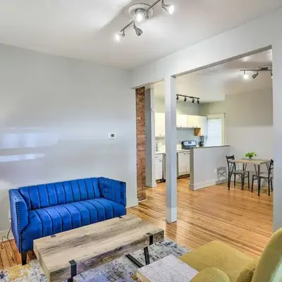 3 Mi to Dtwn Walkable Apt in Cleveland!