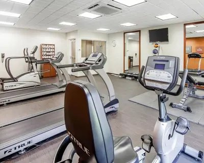 a gym with treadmills and elliptical machines at Comfort Suites Marietta-Parkersburg in Marietta