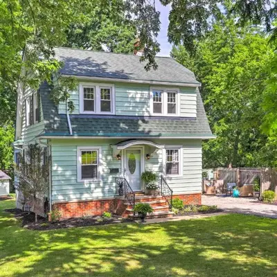 Bright Parma Home with Outdoor Space Less Than 10 Mi to Dtwn