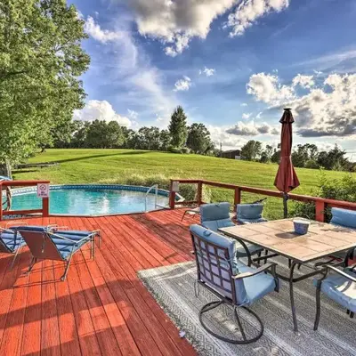 Williamstown Gem with Private Pool and Hot Tub!