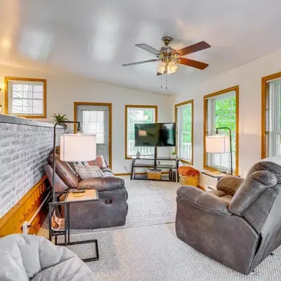 The Shady Cottage Millersburg Getaway with Deck