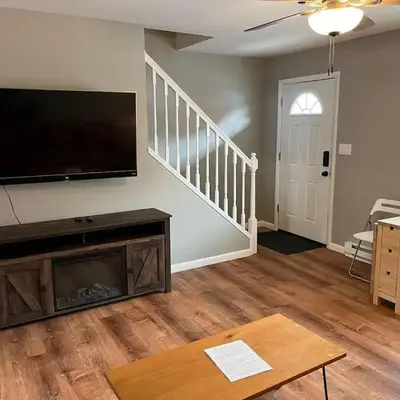 Carter #3 Two bedroom unit near Xavier Downtown