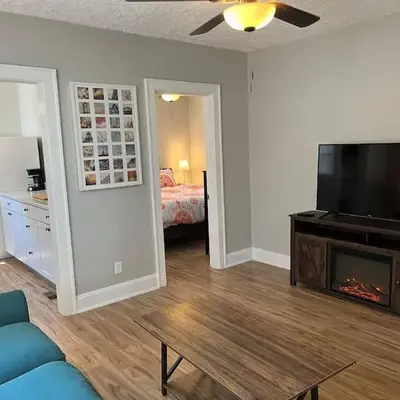Warren 1 Bedroom Unit near Xavier Downtown