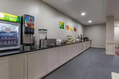 a food counter in a fast food restaurant at MainStay Suites Lexington I-75 in Lexington