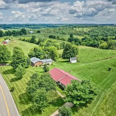 Charming Williamstown Retreat with Private Yard