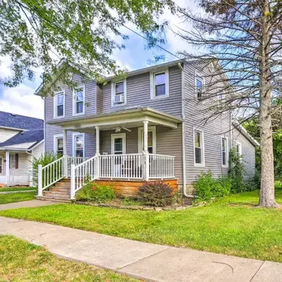 Sweetwater Hideaway - Blocks to Lake Erie!