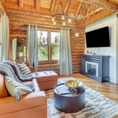 Peaceful Creekside North Studio with Fire Pit
