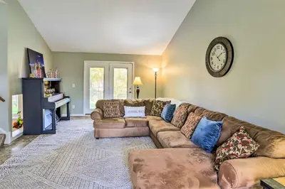 Gallery image of Cleveland Area Home with Yard about 12 Mi to Dtwn! in Parma