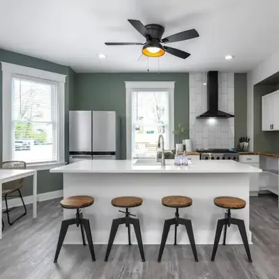 Deluxe 4-Bedroom w Huge Deck 3-Min to Downtown