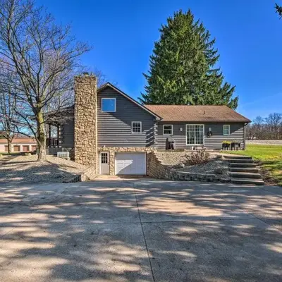 Spacious Massillon Log Cabin with Fire Pit!