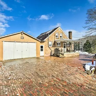 Hilltop Home with Grill