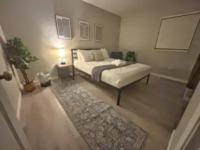 a bedroom with a bed and a table and a rug at Housepitality - The Gahanna Ranch - 3 BR - Airport in Gahanna