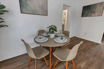 a dining room table and chairs in a room at Housepitality - The Southside Ranch in Columbus
