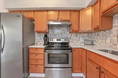 a kitchen with a stove and a refrigerator at Housepitality - The Southwestern in Columbus