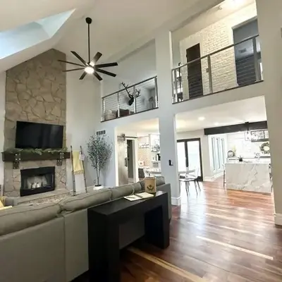 Cheerful 4 bedroom home w/ fireplace & game room