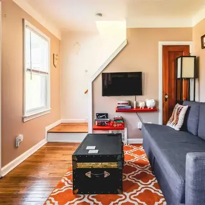 Cozy Cottage 10 mins to DTWN CLE Free Parking