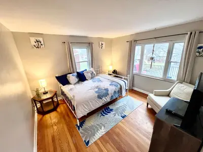 a bedroom with a bed and a couch at Comfy 2nd Floor Apartment in Quiet Neighborhood 13 Min to Dwntwn in Cincinnati
