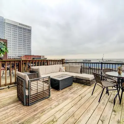 Waterfront Cleveland Apt about 1 Mi to Downtown
