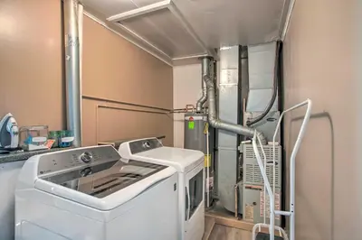 a laundry room with a washing machine in it at Peaceful Cottage about 8 Mi to Downtown Toledo! in Toledo
