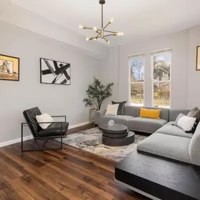 Downtown Views-Prime Location!
