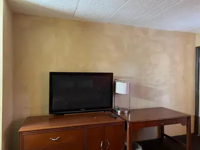 a flat screen tv sitting on top of a wooden dresser at Lebanon Inn Motel in Lebanon