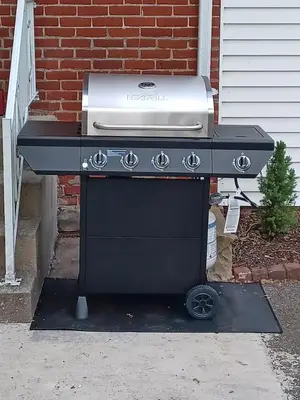 a barbecue grill sitting outside of a house at Cedar Point/Kalahari/Lake Erie - Betty's Homestead in Norwalk