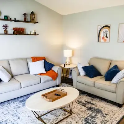 Urban Cottage: Homey & Convenient