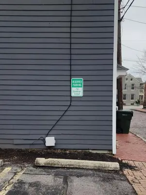 a green and white sign on a house at Blenkner Bungalowgvillagepetsok in Columbus